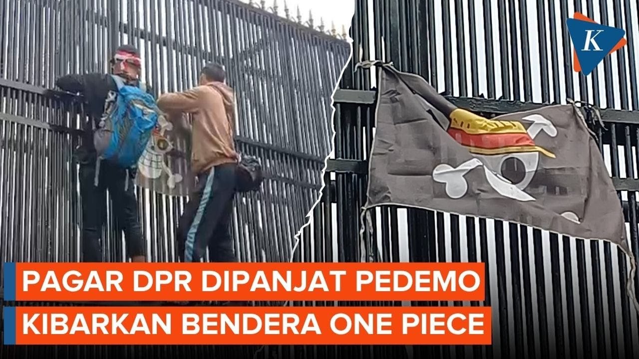 Massa Demo di DPR Bentangkan Bendera One Piece
