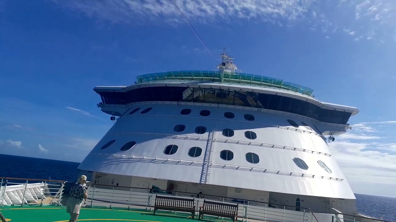 DESDE LA PROA  DEL CRUCERO