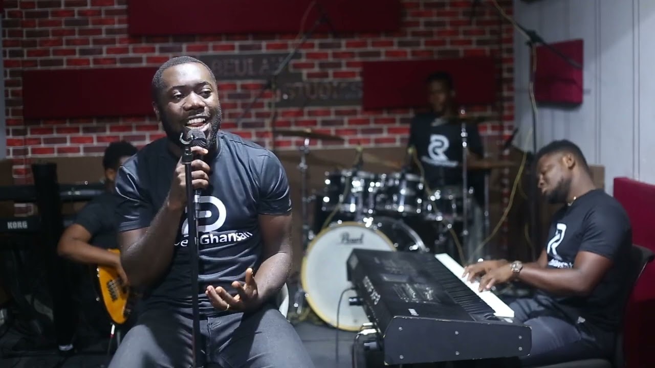 SPONTANEOUS WORSHIP WITH ROBERT GHANSAH.