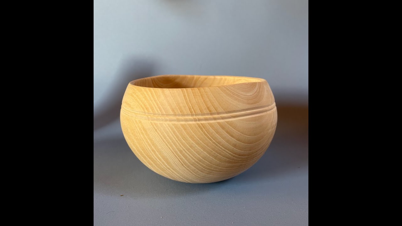 Richard Raffan turns a small bowl from green wood