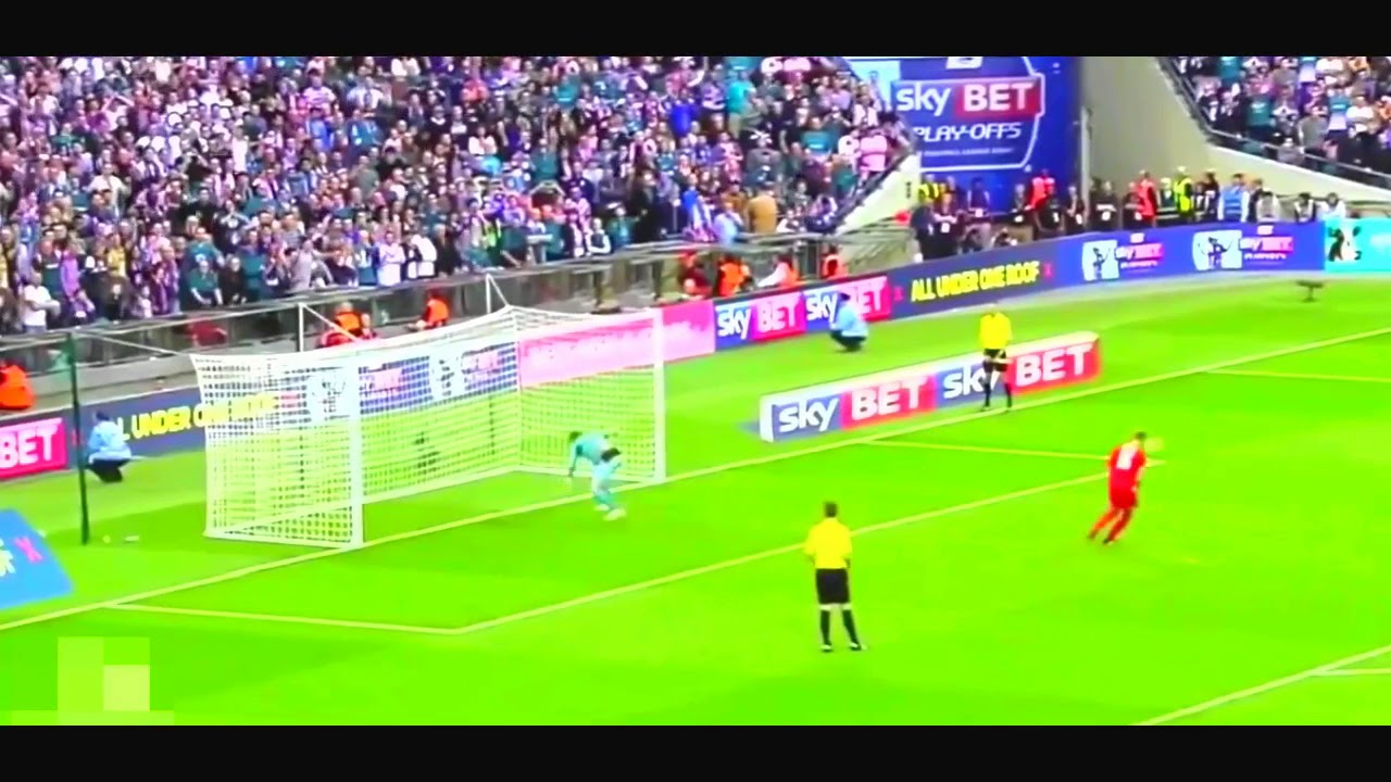 Top 10 Acrobatic Goalkeepers Saves In Football History