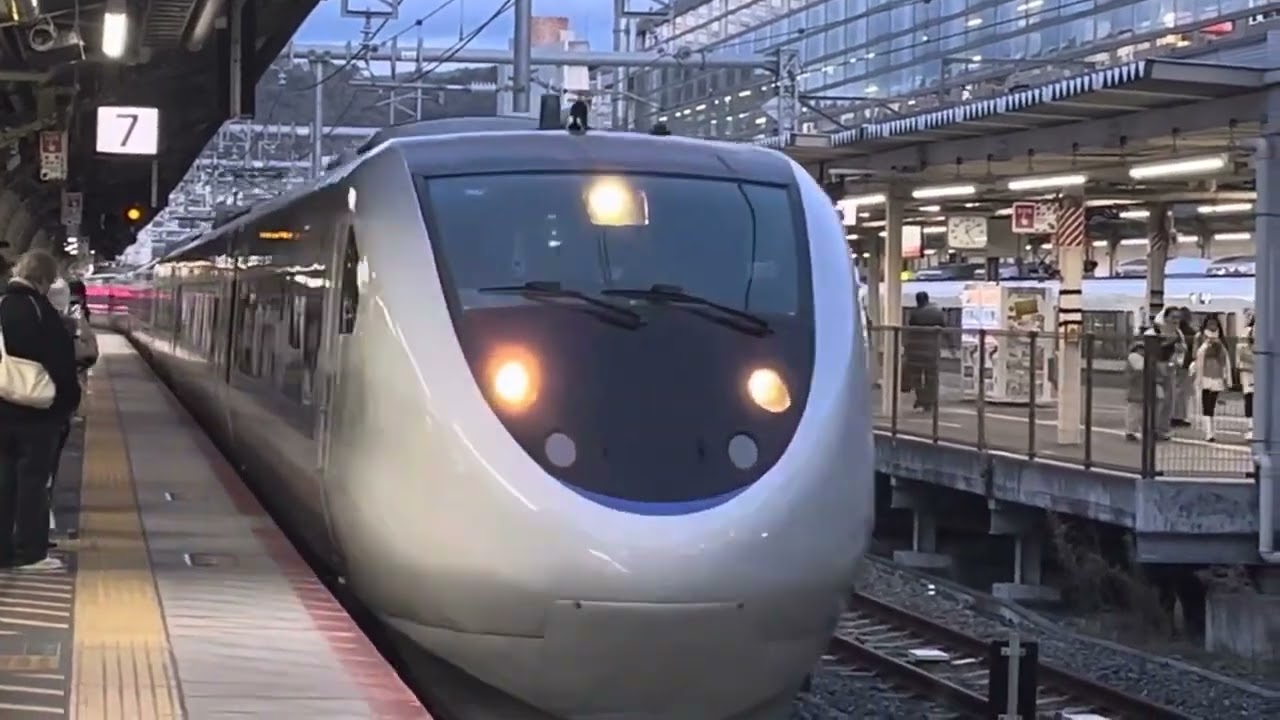 【狙ってもなかなか乗れない特急列車】681系0番台V13編成+683系4000番台B35編成