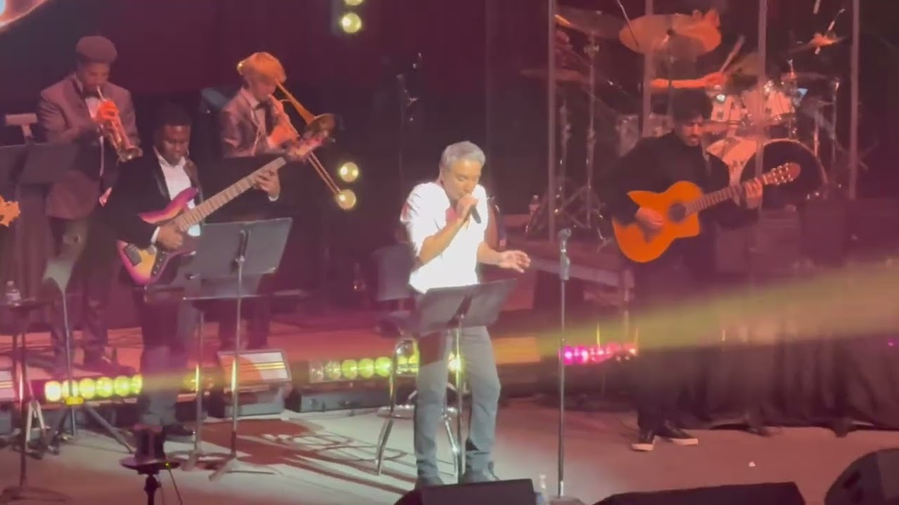 Shadmehr Aghili performing Asemouni live in Washington DC – November 2025.