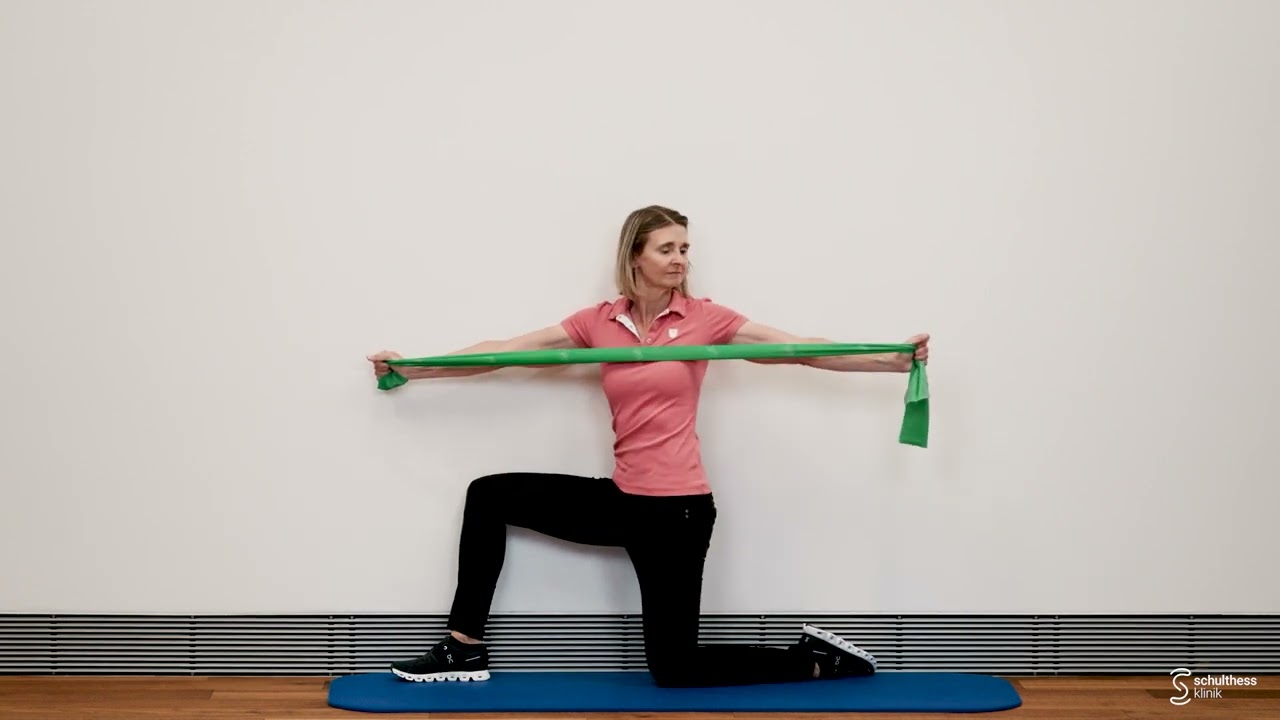 «Golf-Fitnessübungen: An der Wand aufdrehen des Rumpfes im Kniestand» - Schulthess Klinik