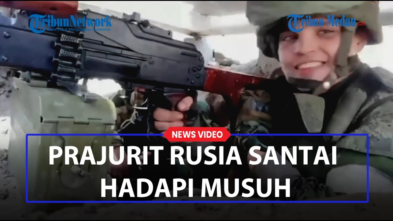 DITENGAH Invasi Dua Prajurit Rusia Dengan Santai Mengobrol Sambil Siaga Serang Musuh