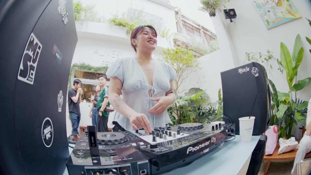 Early Morning at a Dog Café | DJ Set by Jen Hoang