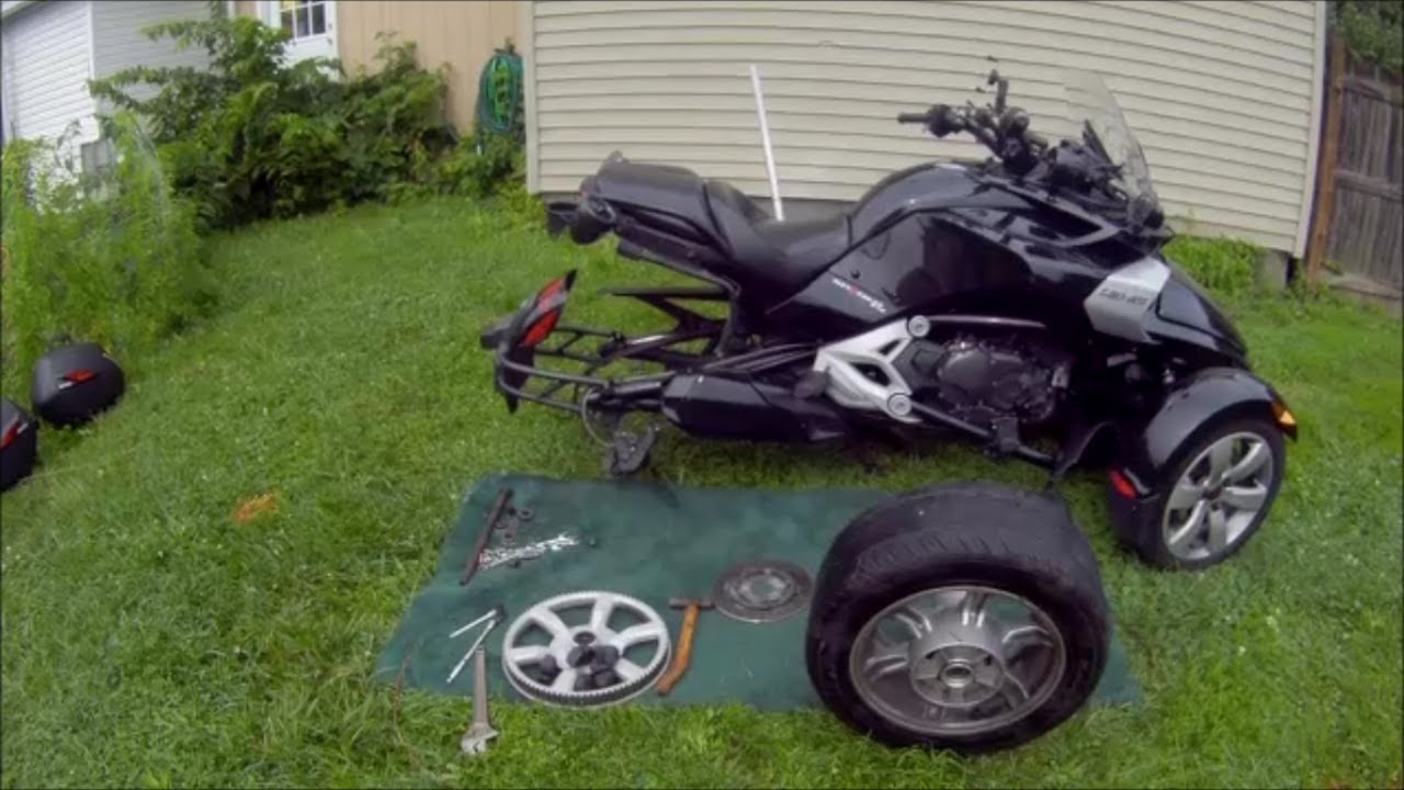 Как снять заднее колесо на Can-Am Spyder F3
