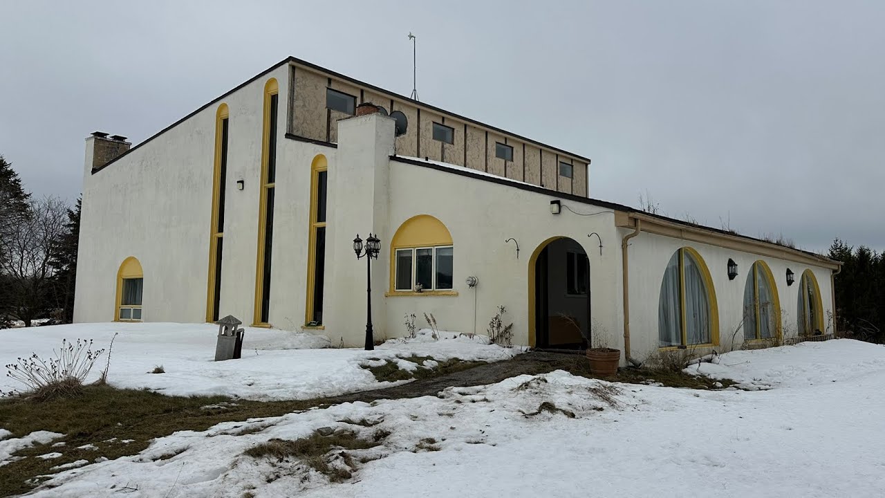 **Нетронутый с 1970 года** — самый крутой заброшенный особняк 70-х, который я видел!