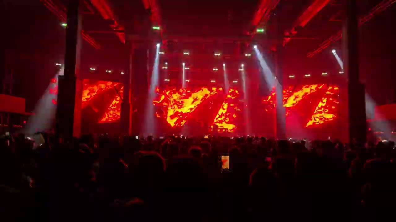 Markus Schulz b2b Ferry Corsten @ Silo.  15 minute intro.