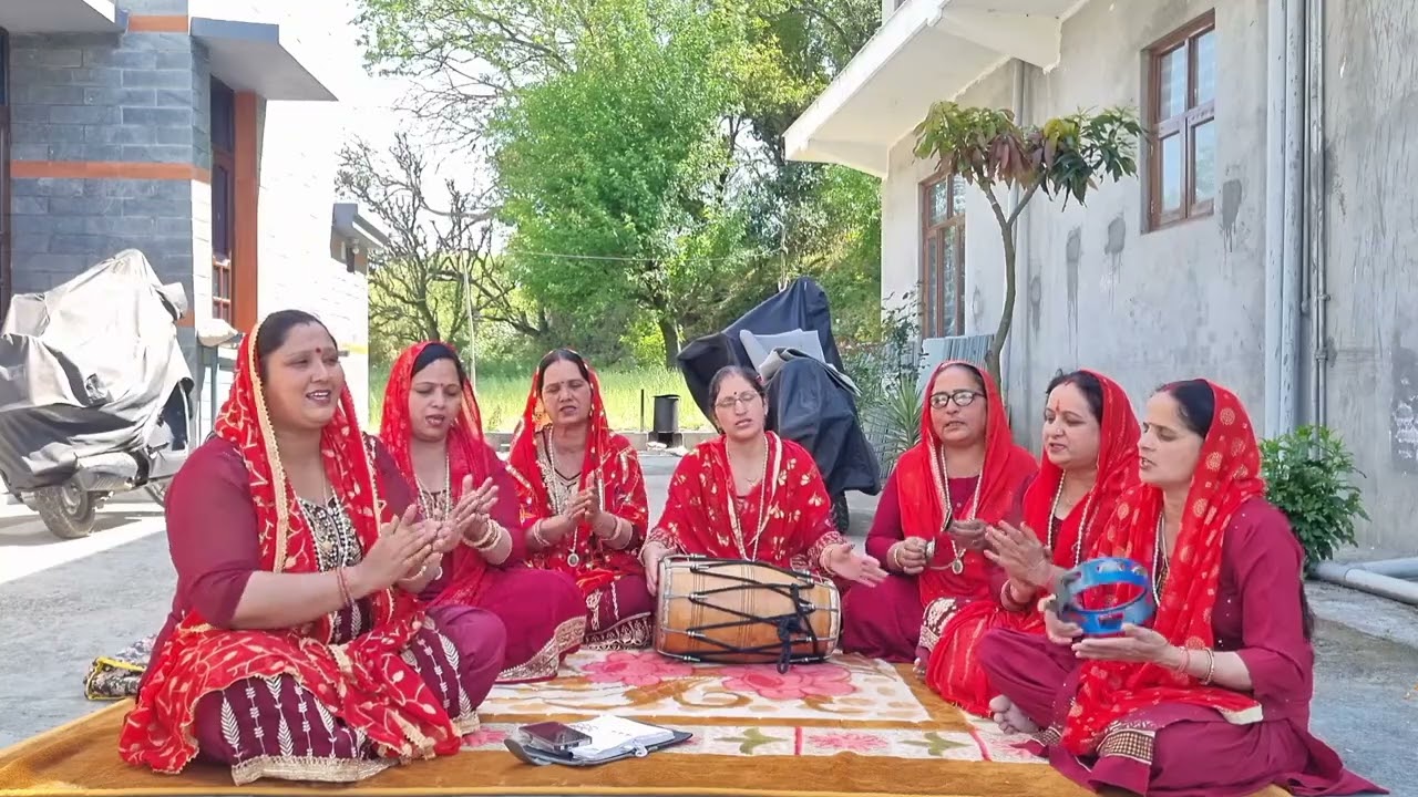 #bhajan #navratri  🚩हो शेरांवाली दूर बसदी जय हो मां अम्बे राणी दूर बसदी ।।#kirtan  With Lyrics 🙏🏻