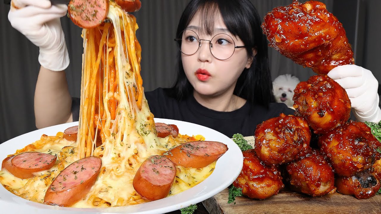 Острая лапша с сыром и жареная курица🍜🍗Mukbang ASMR