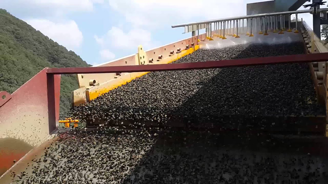 YVS-2470 Vibrating Screen washing the aggregate (KOREA)