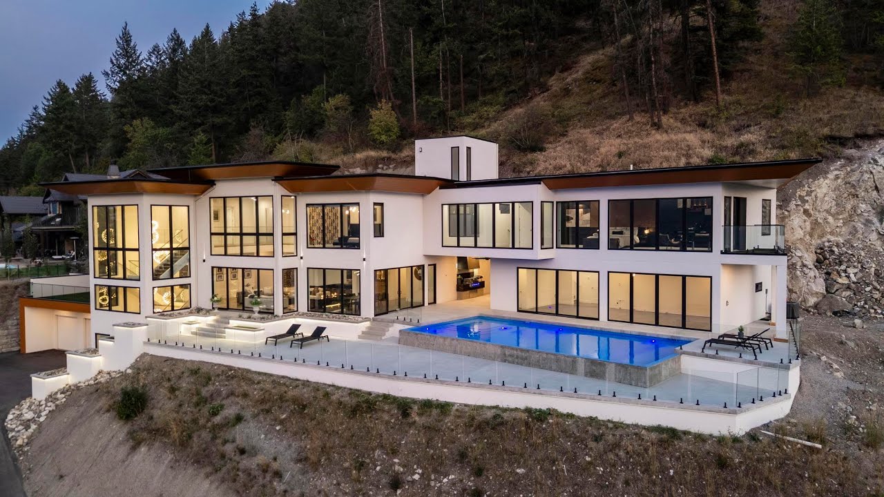 120 Sunset Boulevard, Vernon
