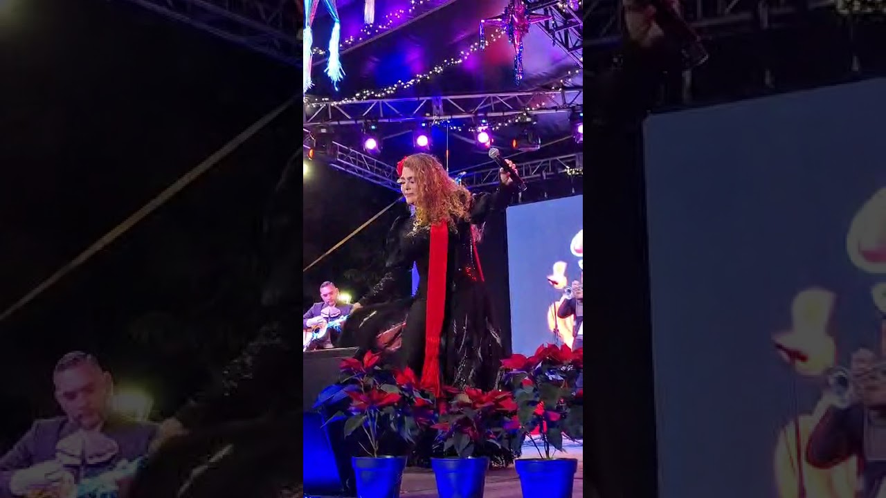 Cielo Rojo.  Paloma Del Rio. Plaza de las Américas Zapopan Jalisco. Aut Hermanos Záizar 