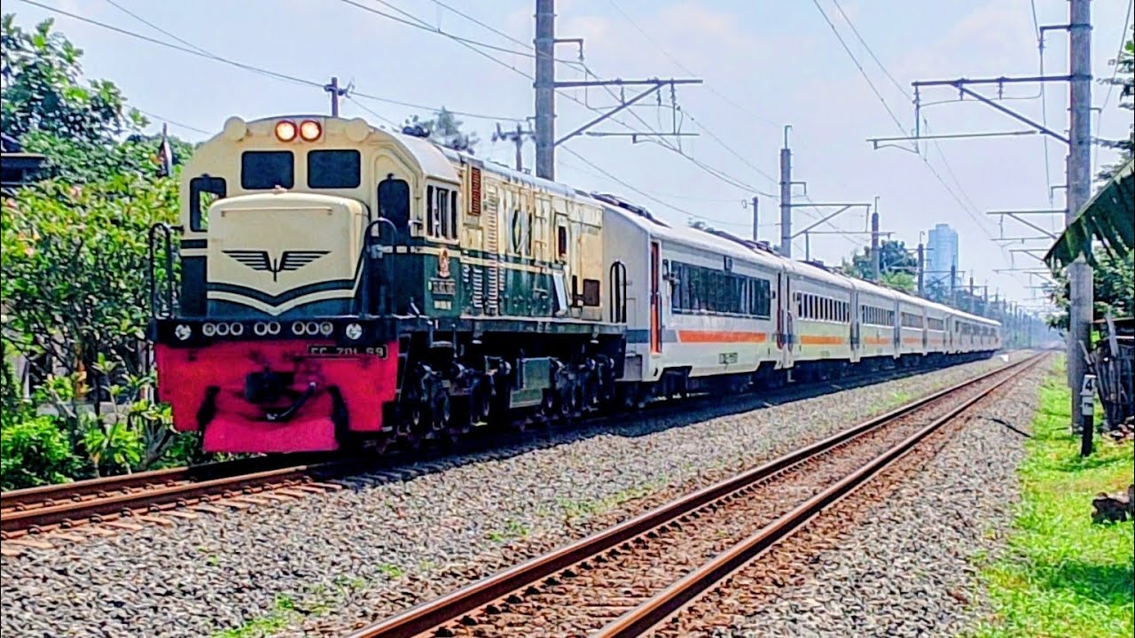 MOMEN LOKOMOTIF VINTAGE BERDINAS KA BANGUNKARTA 