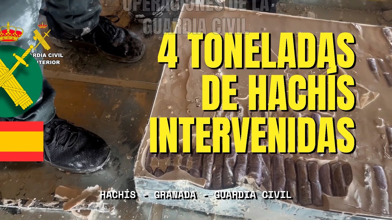 Intervenidas más de cuatro toneladas de hachís en dobles fondos de dos camiones en Motril.