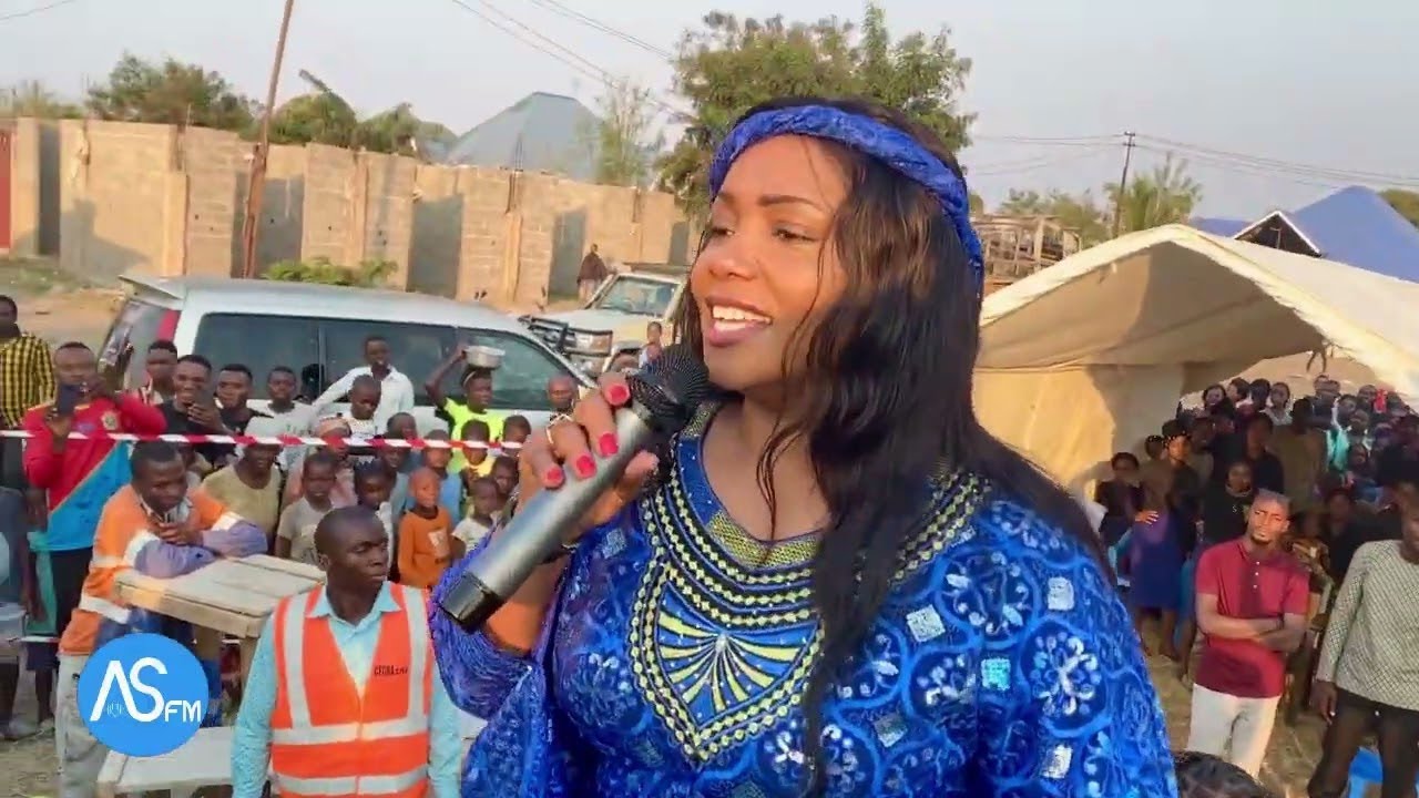 Christina Shusho Performing Live Umenifanya Ning'are In Kelemie DRC