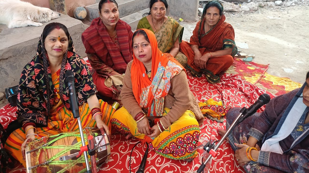 रोशन नगर में नैना देवी मंदिर वाली गली में बरनी गीत गाने को बुलाया गया कृष्ण कीर्तन मंडली द्वारा |