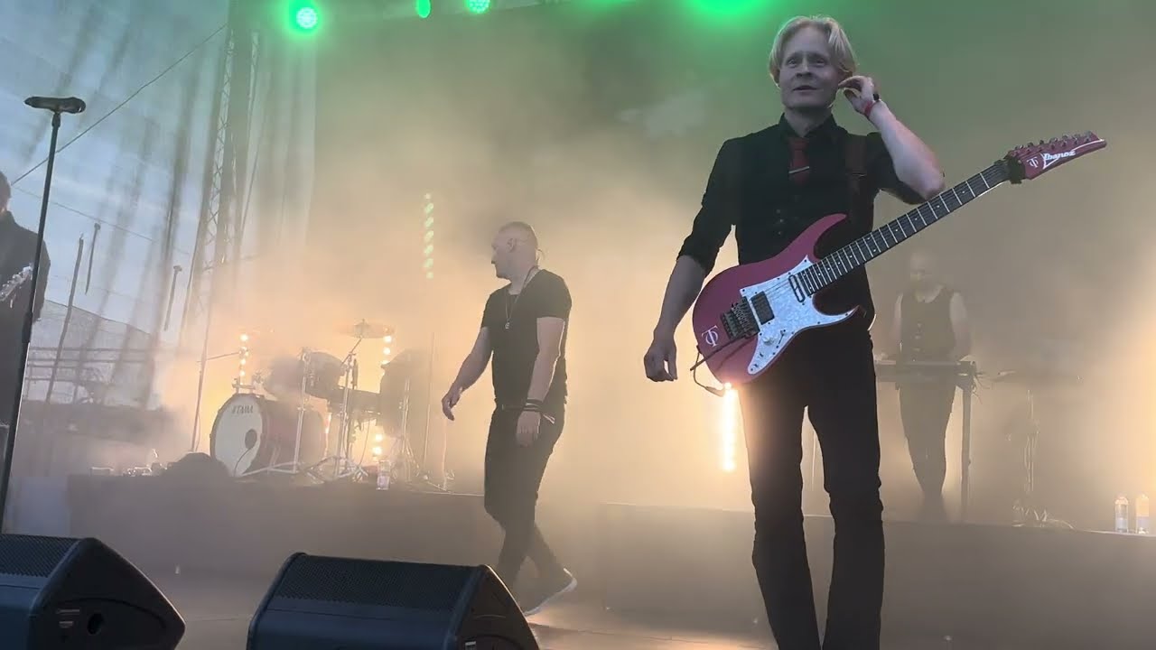 Poets of the fall - Maybe Tomorrow Is a Better Day (live @ Logomo)