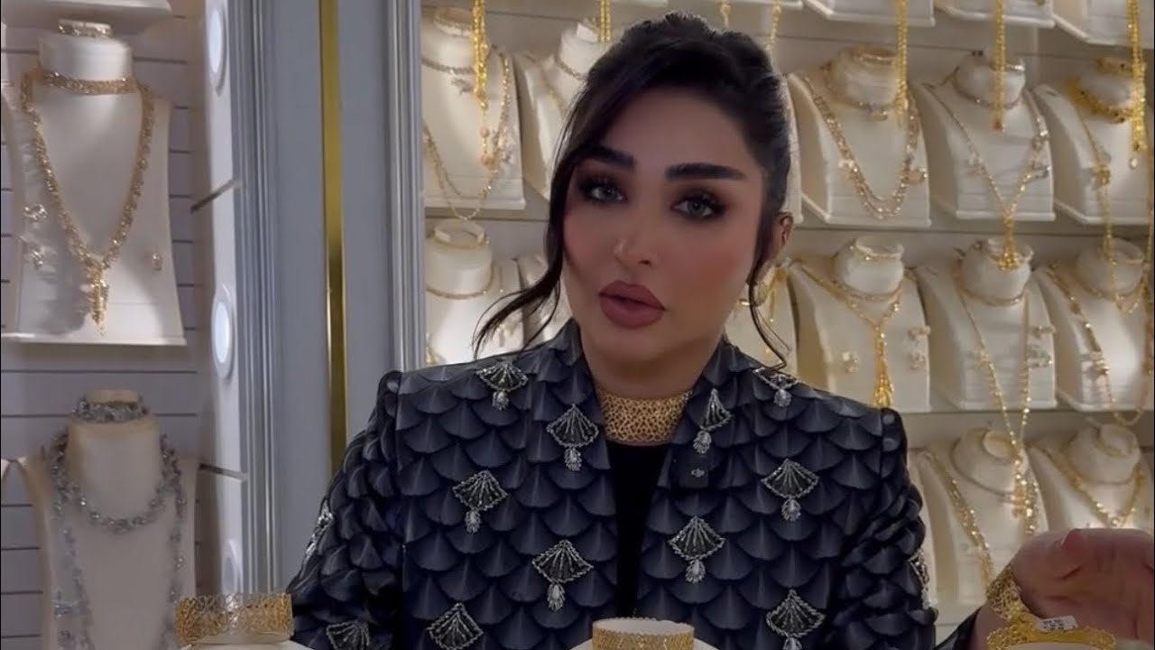 تغطية امل الانصاري للجواهرجي ذهب والماس عبدالهادي البقشي في معرض جواهر العالم بالخبر