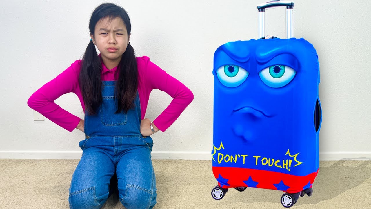 Jannie and Jade Pretend Play Story for Kids about Suitcases