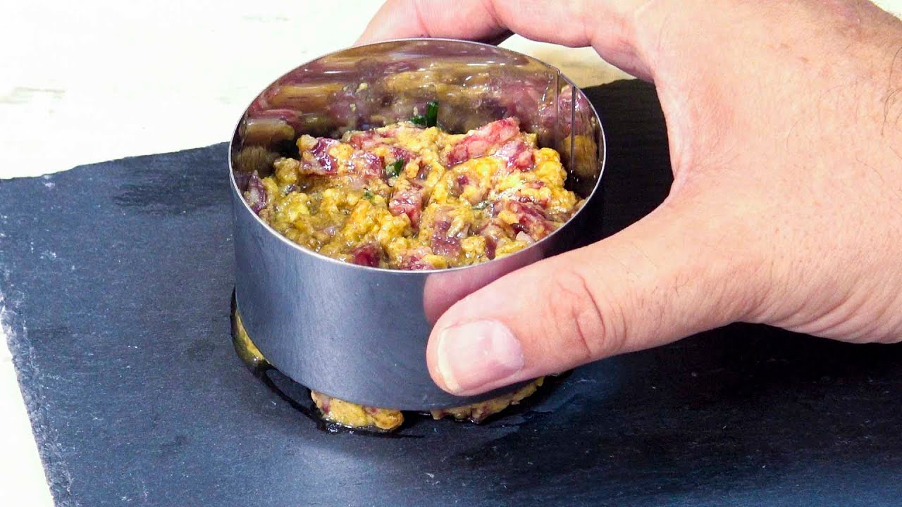 TARTAR DE SALCHICHON IBERICO con salsa vinagreta de mostaza a la miel