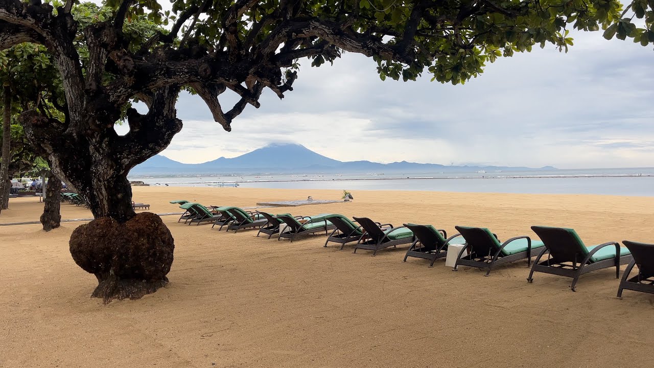 Воскресный семейный день в Сануре, Бали.