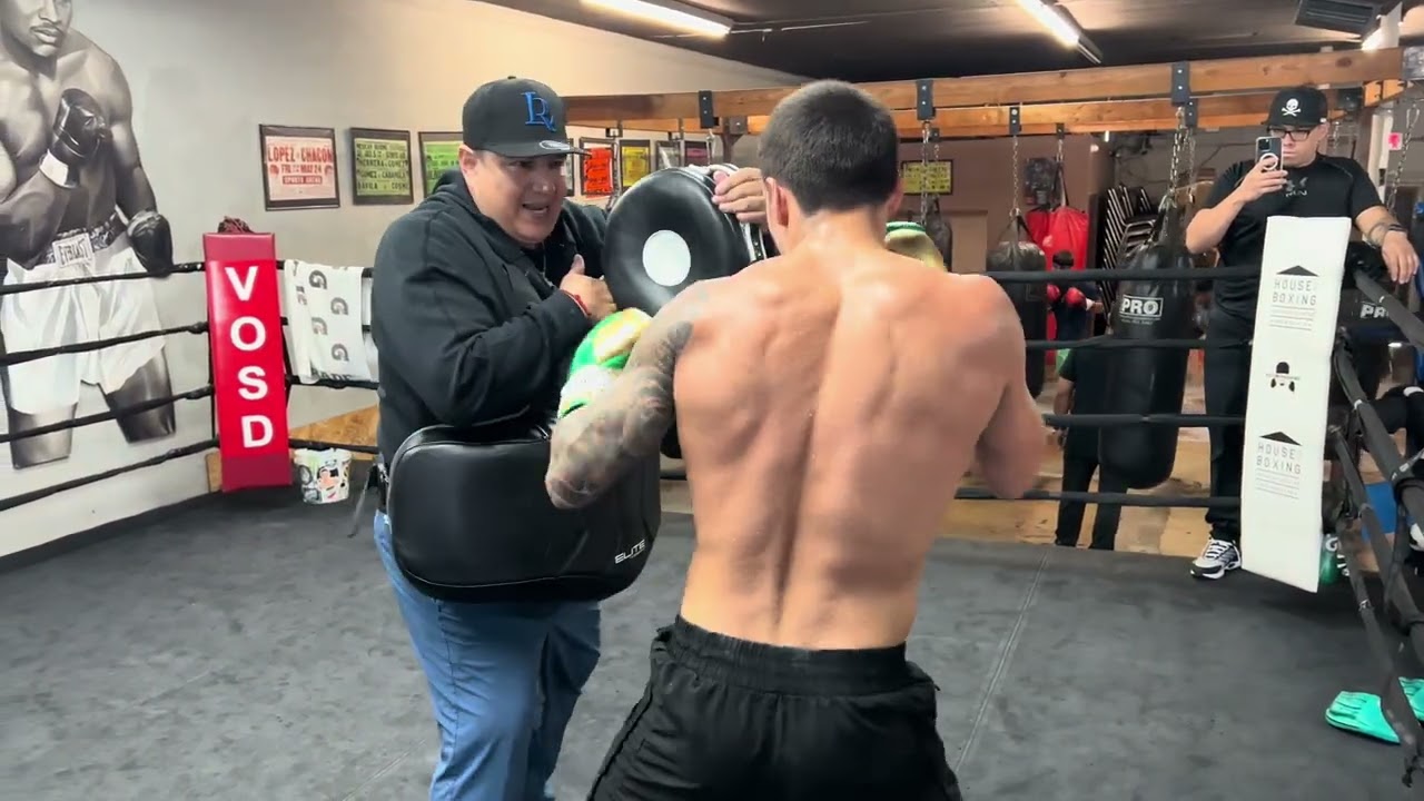 Eddy Reynoso prepara a Óscar Valdez para su segunda guerra contra Emanuel Navarrete