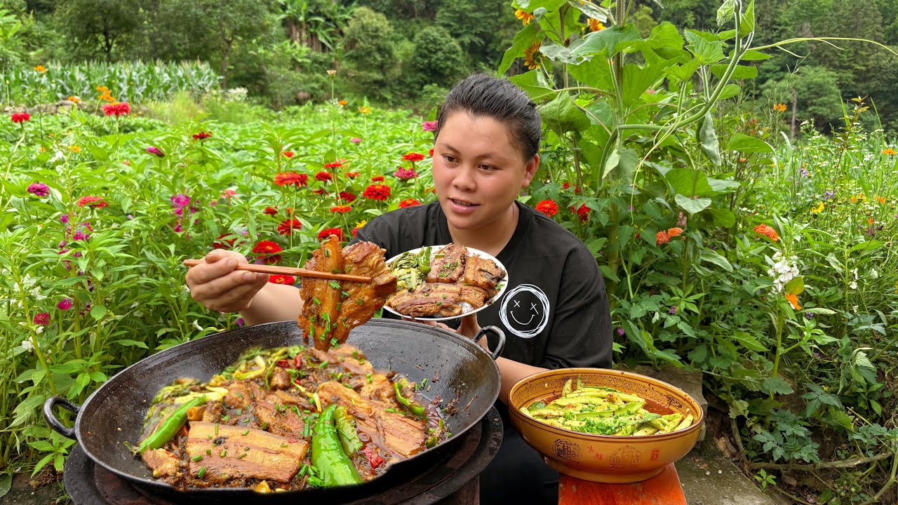 今天做一锅香辣梅干菜炖肉，配着凉拌黄瓜吃过瘾 The stewed meat with Meigan cai is delicious with cucumbers