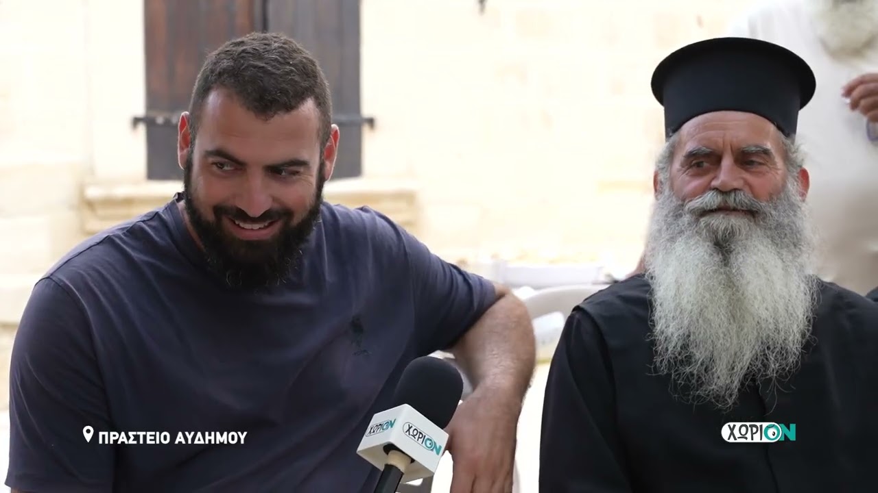 Ο πάτερ Αθηνόδωρος και ο κοινοτάρχης του χωριού Πανίκος Πολυκάρπου μας τραγούδησαν την Ανδρονίκη