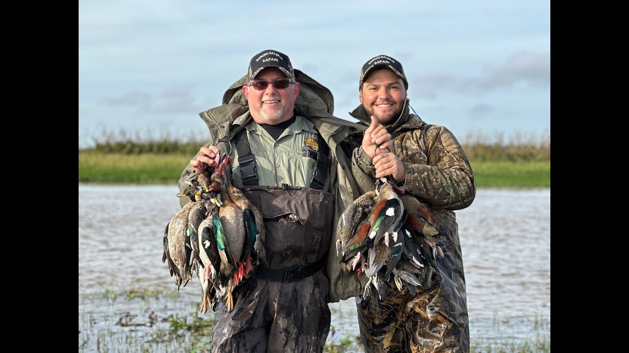 Look at this incredible duck hunt in Argentina with Travis!  🇦🇷