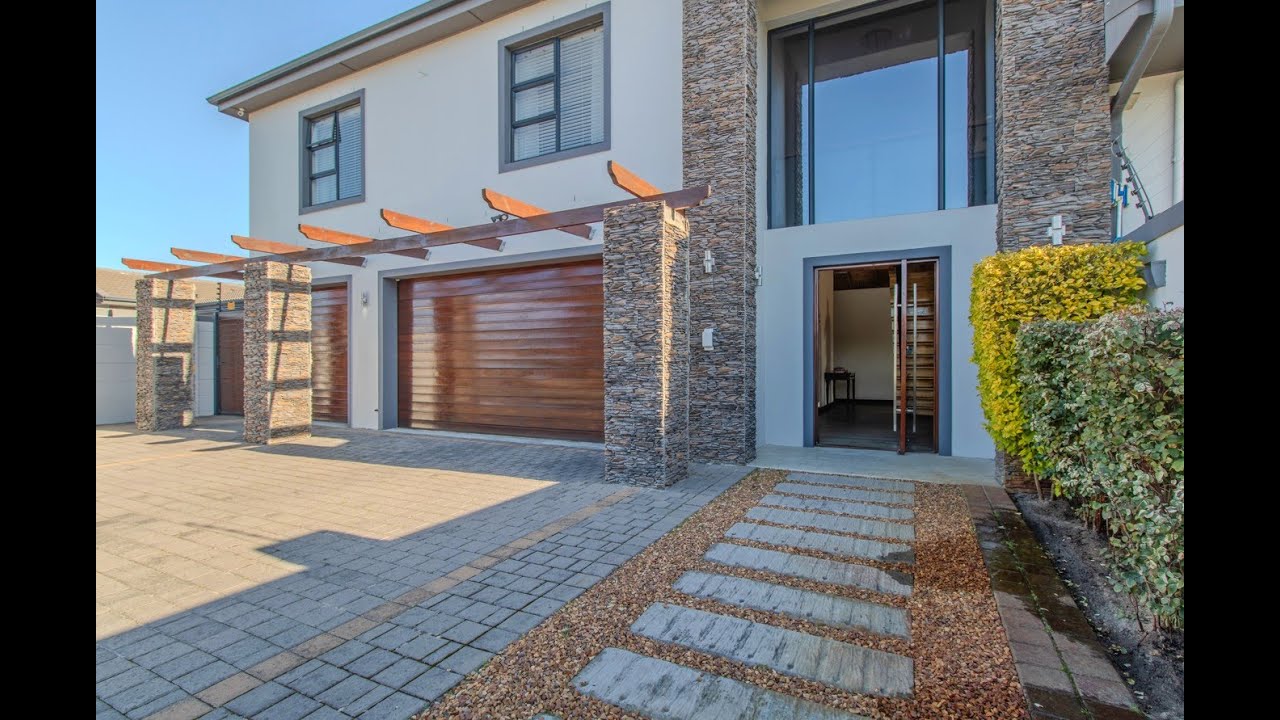 6-Bedroom House for Sale in Sonkring, Brackenfell