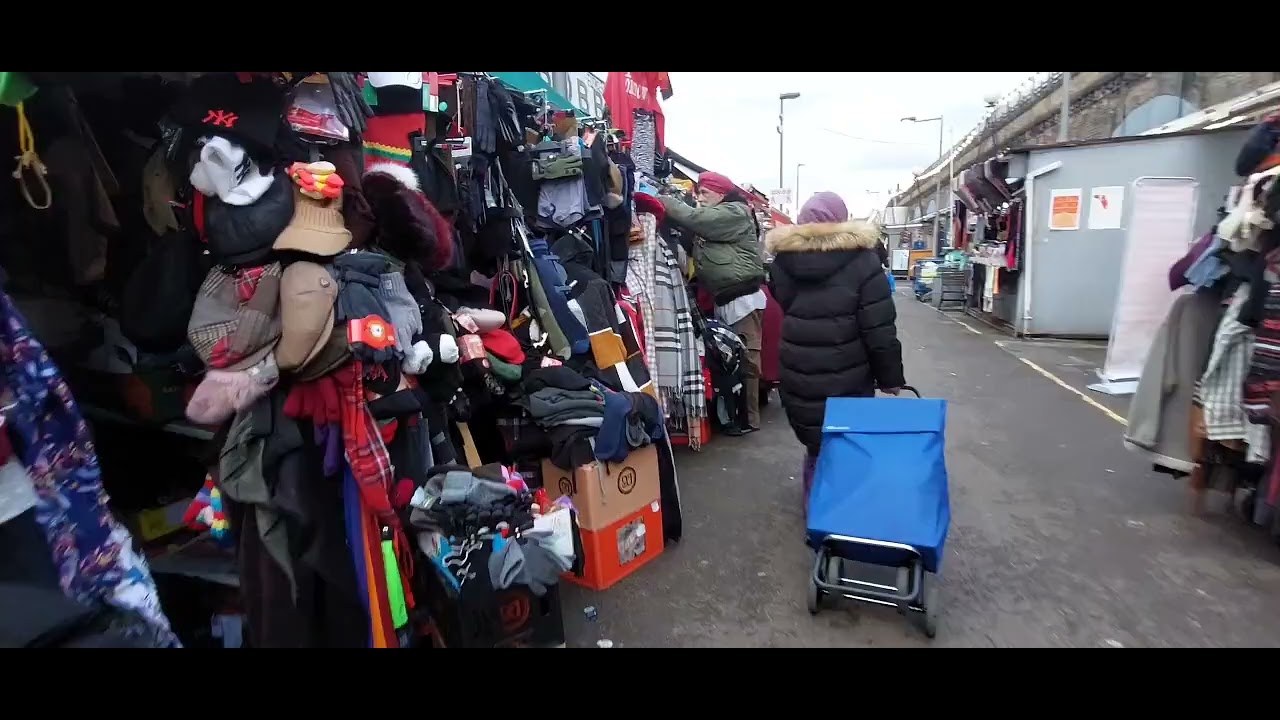 London’s local market.. Shefard Bush Market..  #london #travel #bushmarketlondon 