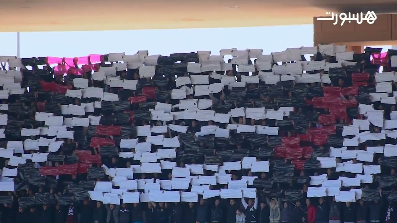 جماهير الكوكب المراكشي تبدع بتيفو رائع في مباراة النادي القنيطري