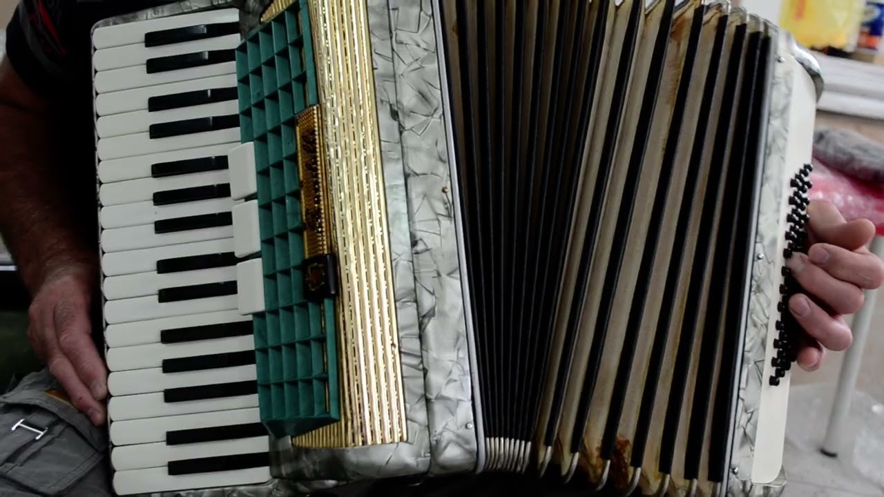 Vintage Italian Top Quality Accordion Scandalli 48 bass - bass side