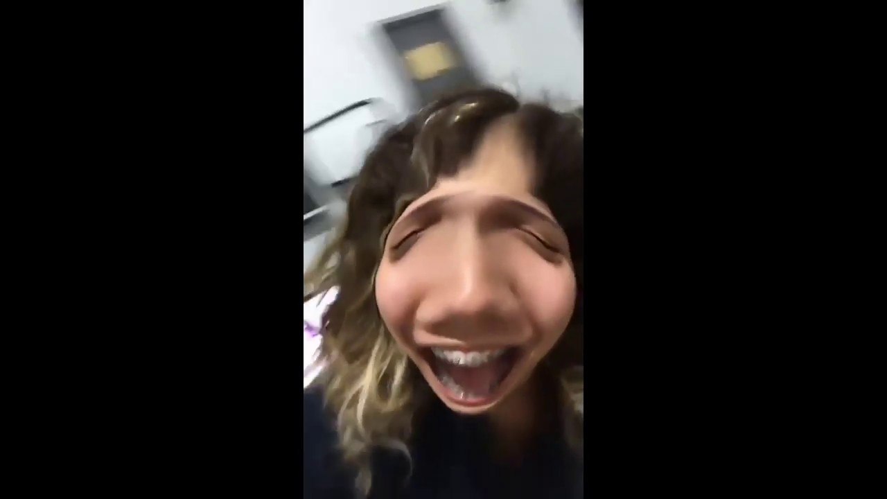 Maethe e Alan brincando com efeitos