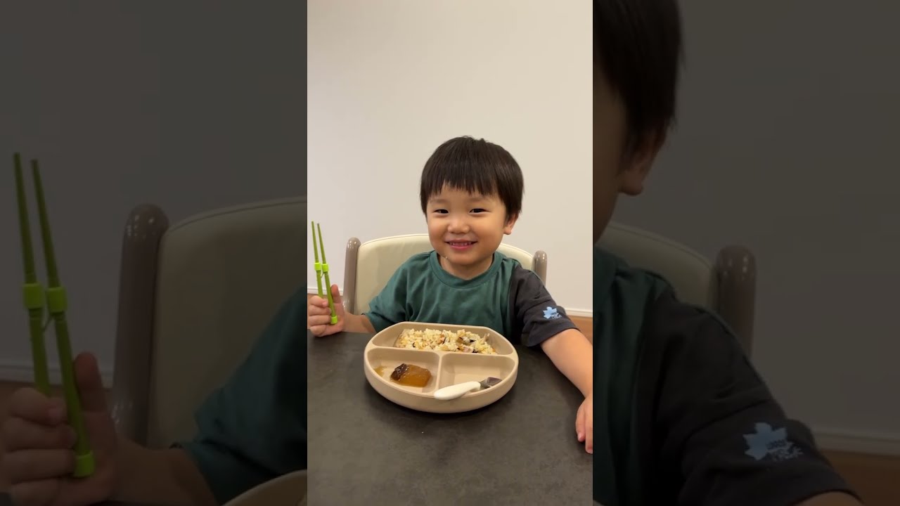 【食事】HARU/もくもく食事 お箸に初挑戦🥢🍚　【3years 5month old】