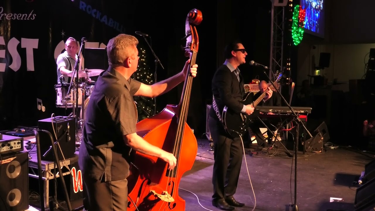 DANNY RENO (ROY ORBISON) 'Lana' WILDEST CATS IN TOWN Xmas 2022 Pontins Pakefield