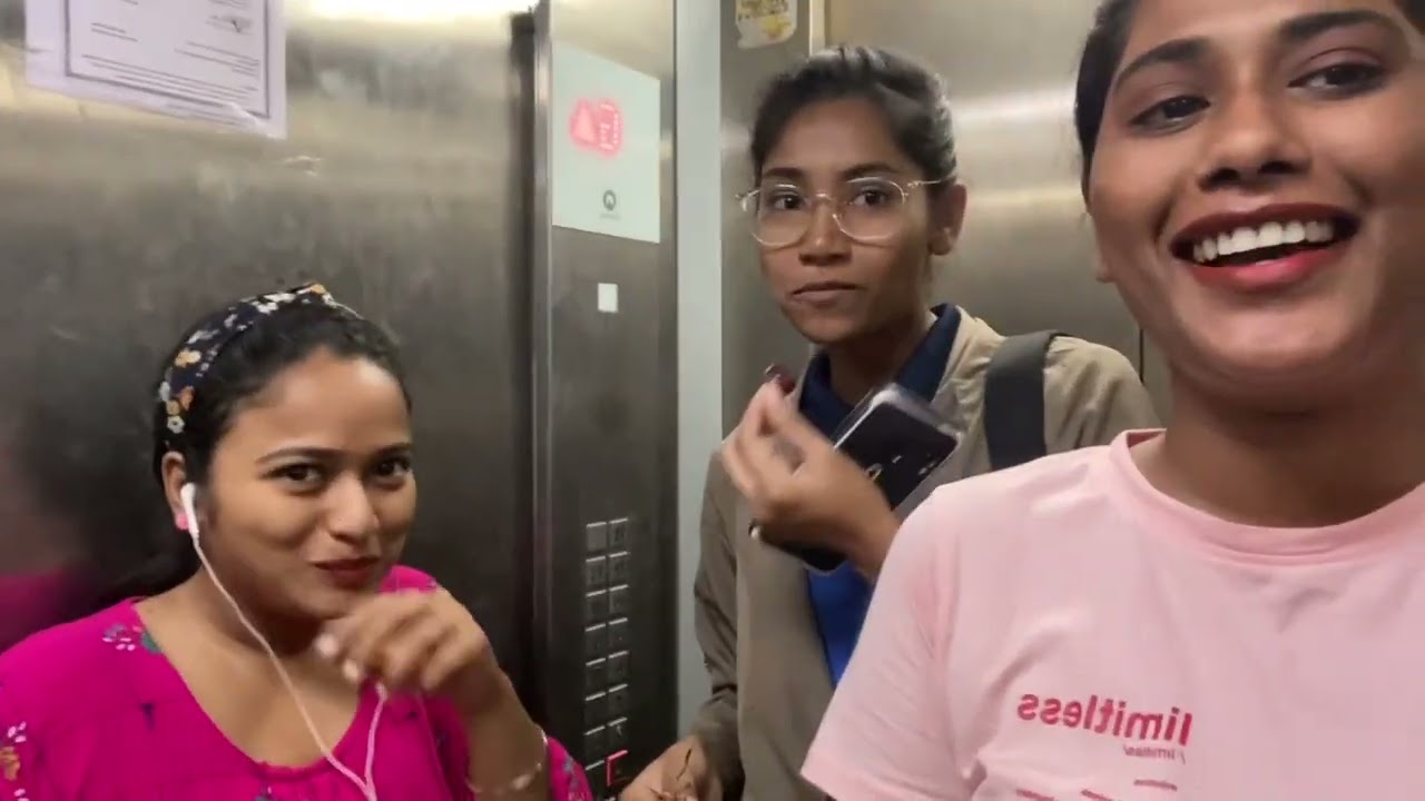 We buying crackers.@AafreenShaikh @heenashaikh21 . #diwali #youtubeshorts #shorts