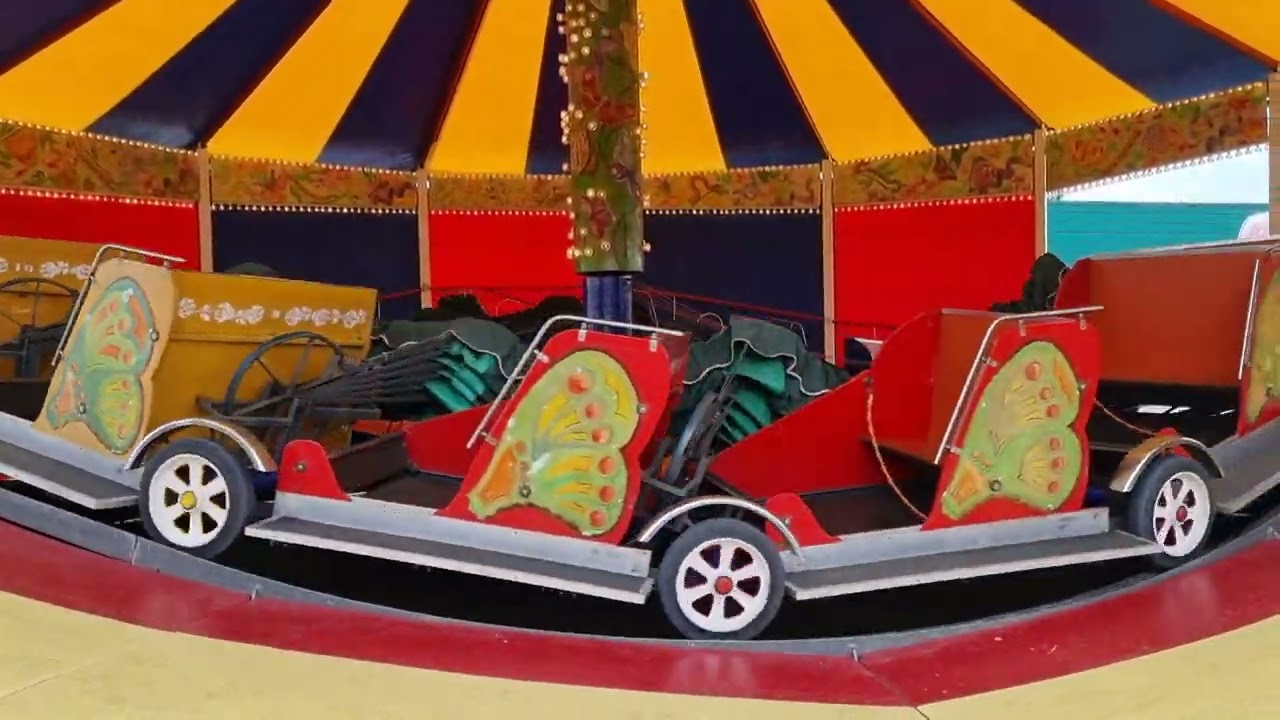 Nostalgie Kermis Harderwijk Fahrgeschäft Rups/Raupe von Vermolen.