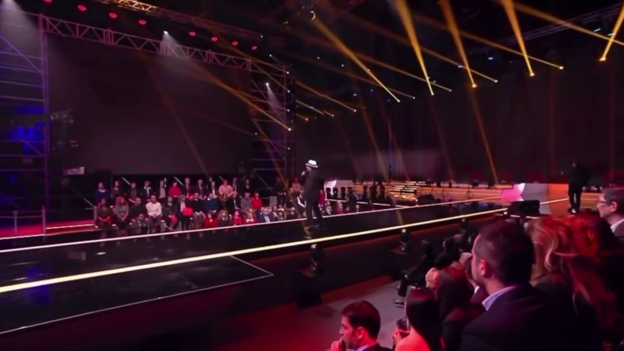 Al Bano canta “La Strada” durante lo show   “55 Passi nel Sole”