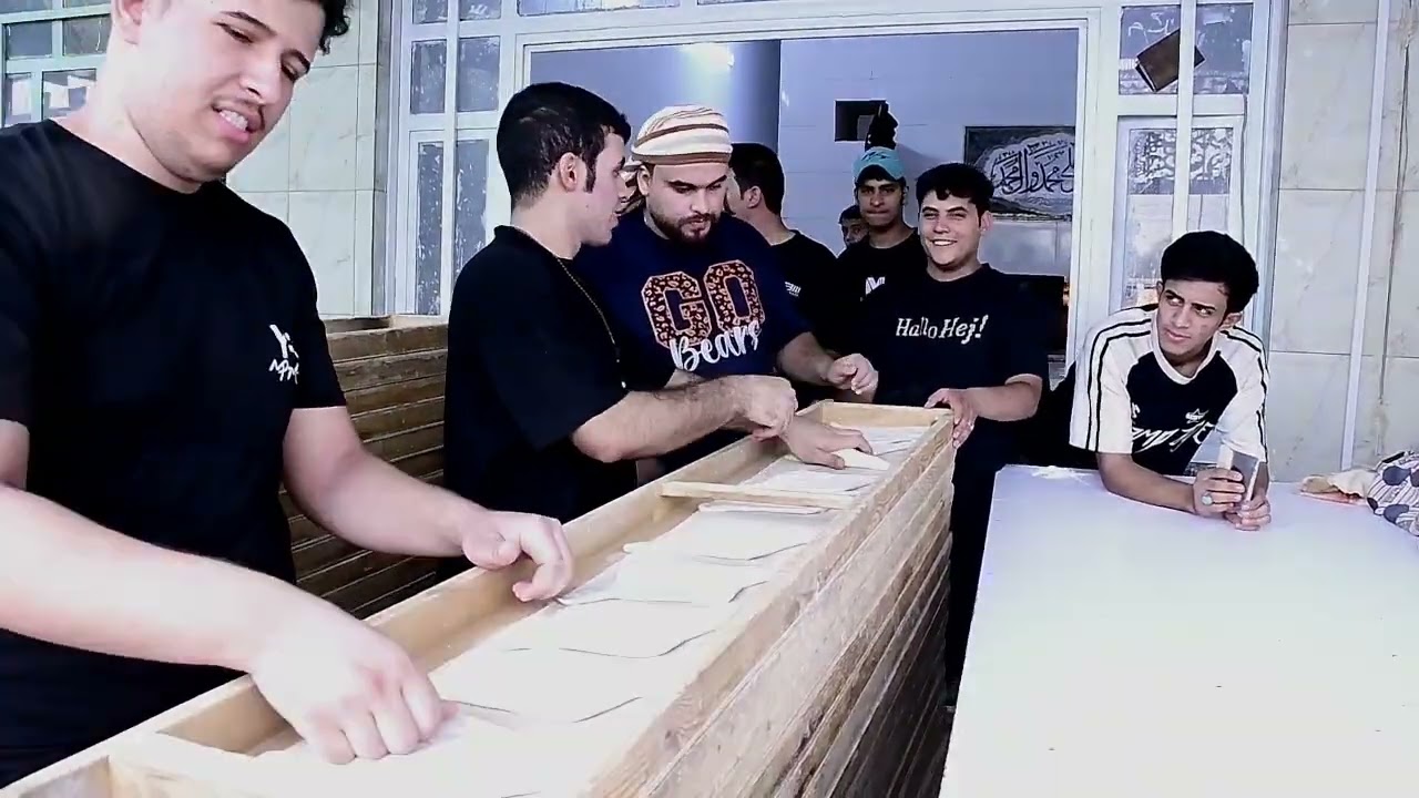 موكب صوت الهدايه طريق ( بغداد - كربلاء ) في خدمة زوار الإمام الحسين ( ع )