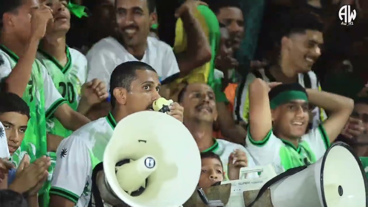 بسام الشعربي قائد رابطة الحضيب مع جمهور بديعوه في نهائي الصداقة