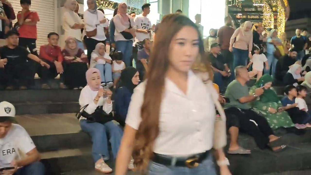 jAMILAH,,goyang sakan-acik feat genji buskers