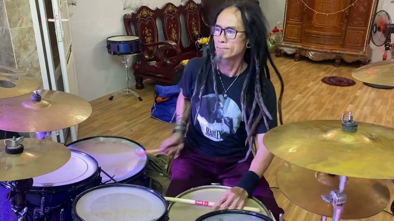 TAY TRỐNG CÀ PHÊ ĐÁNH NGHE LÀ PHÊ LUÔN