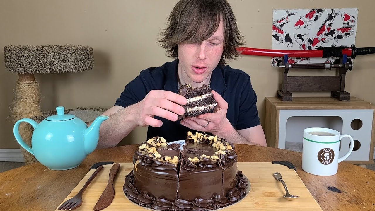 How I Stay In Shape | Chocolate Cake Mukbang