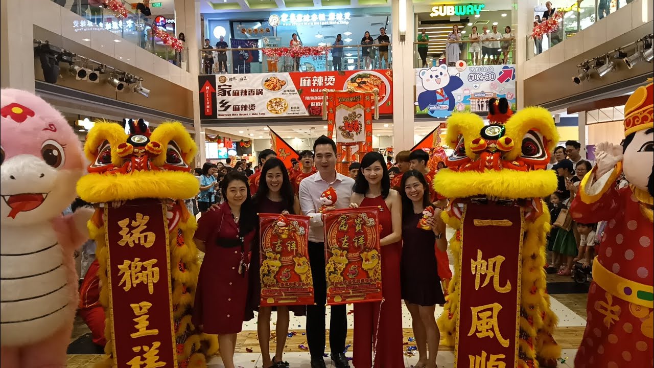 新加坡文揚龍獅运动协會 Wenyang War drum, Dragon, Lion High pole and Caiqing performance at Velocity