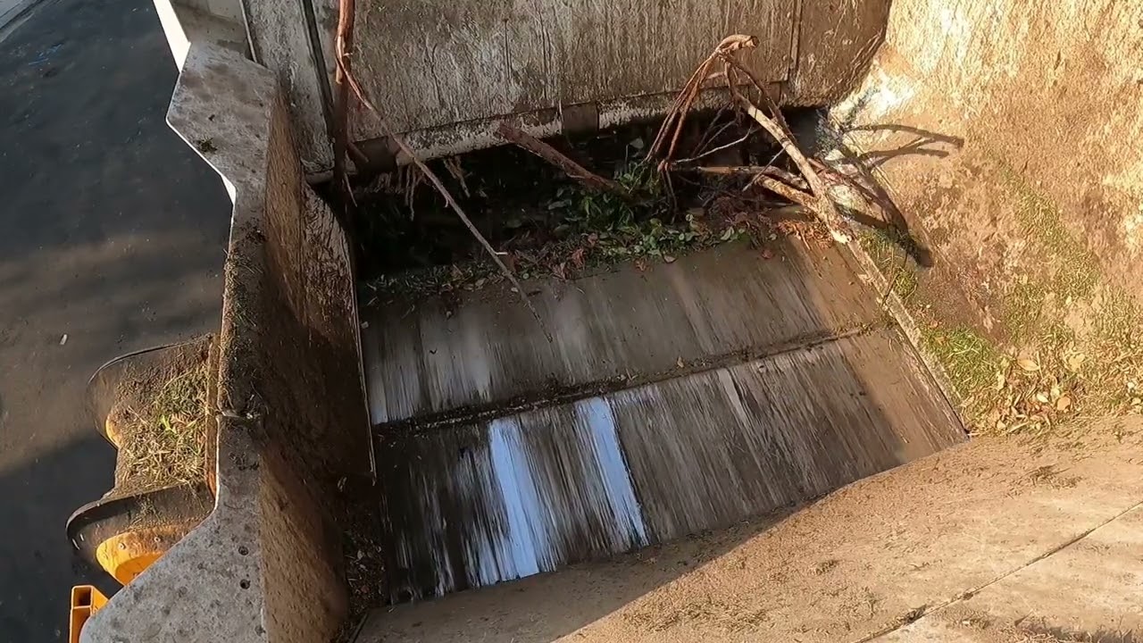 Rental Mack Labrie hopper view