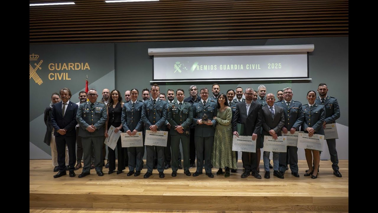 Dos guardias civiles de Sax reciben uno de los premios en la gala anual de la Guardia Civil 2025