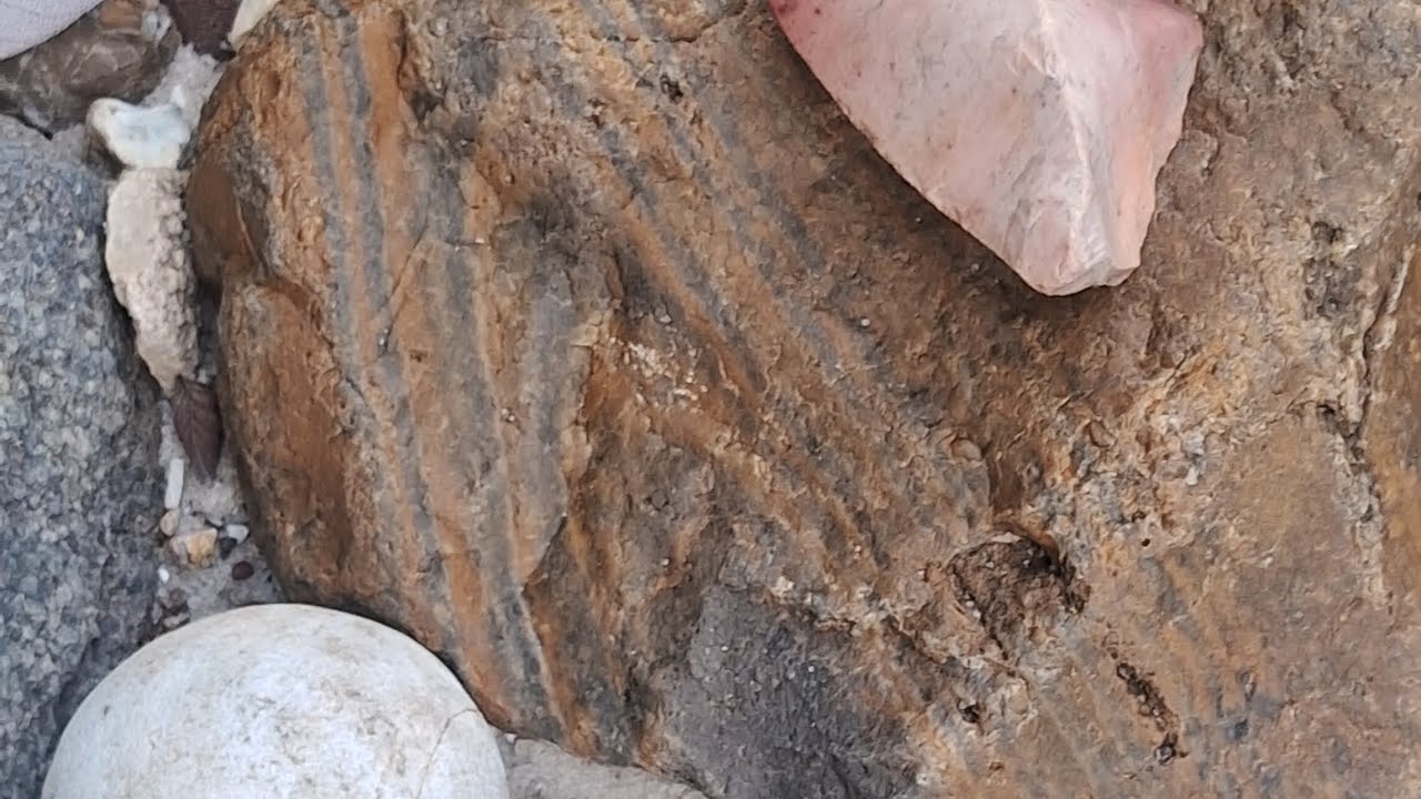 UMA VARIEDADE DE PEDRAS 